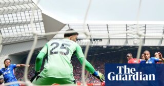 Fernández ends Chelsea’s run of defeats as lacklustre Liverpool are booed off | Premier League