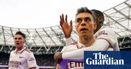 Arsenal edge closer to title and ‘spygate’ overshadows playoffs – Football Weekly | Football