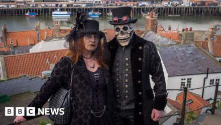 Goth festival turns town into catwalk for leather and lace