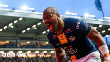 Super League: Leeds Rhinos 40-22 Wakefield Trinity