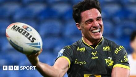 Brodie Croft: Warrington Wolves sign Leeds Rhinos half-back on three-year deal