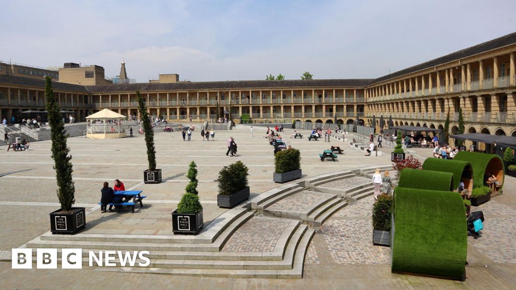 Piece Hall restaurant to shut amid cost pressures