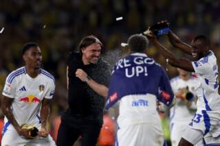 Leeds United message as former Whites promotion winner announces retirement
