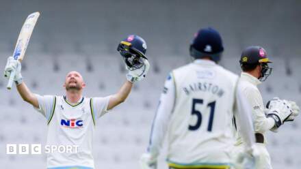 County Championship: Yorkshire dominate Surrey on day one