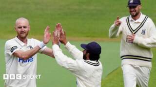 County Championship: Warwickshire wrap up big win over Yorkshire
