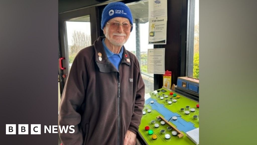 Lock keepers needed to help boaters this summer