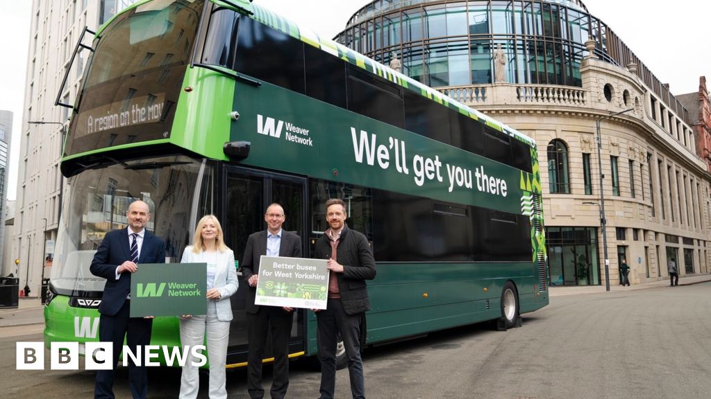 Mayor signs £100m deal for fleet of electric buses