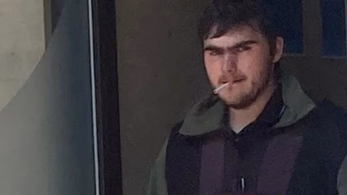Shameless young Hull man who exchanged explicit messages with decoy girl is jailed after doing it again