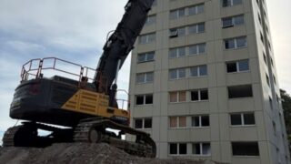 Demolition of high-rise Boothferry flats in Hull begins