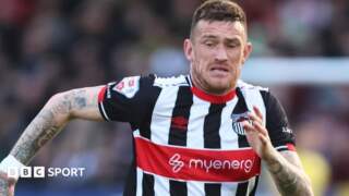Andy Cook: Grimsby Town re-sign veteran striker after Bradford City exit