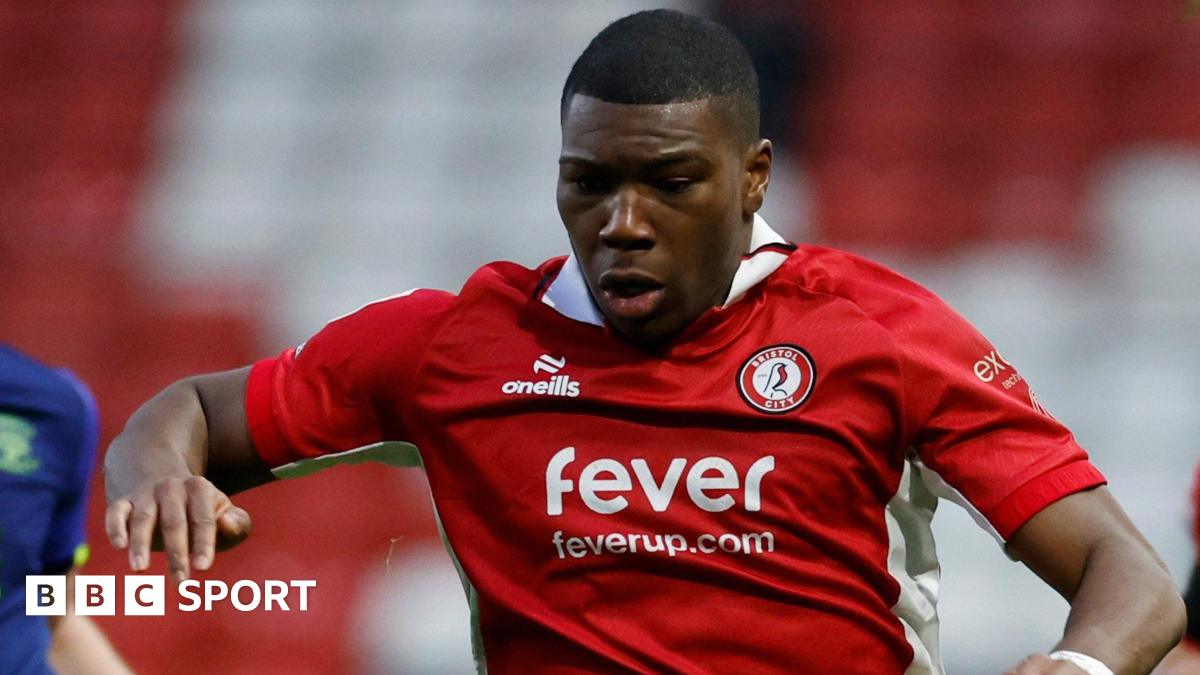 Sinclair Armstrong: Bristol City forward leaves to join Turkish side Goztepe