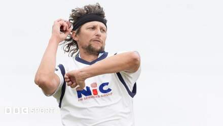 County Championship: Hard-working Yorkshire put pressure on Warwickshire on day two