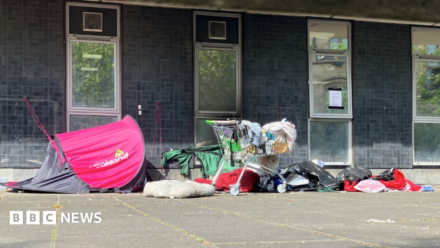 Rough sleepers outside Bradford court issued notice to leave