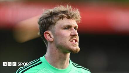 Huddersfield: Goalkeeper Matty Young joins on loan from Sunderland