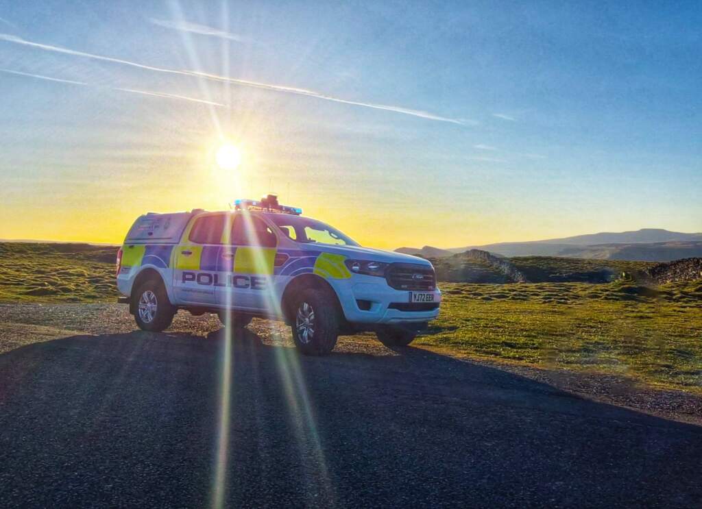 Police force entry into a car to rescue dog left in 30°C heat | YorkMix