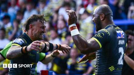 Super League: Warrington Wolves 6-34 Leeds Rhinos – Sivo scores hat-trick for visitors