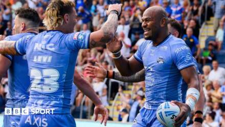 Leeds Rhinos 34-8 Hull KR: Maika Sivo helps Super League leaders thrash champions