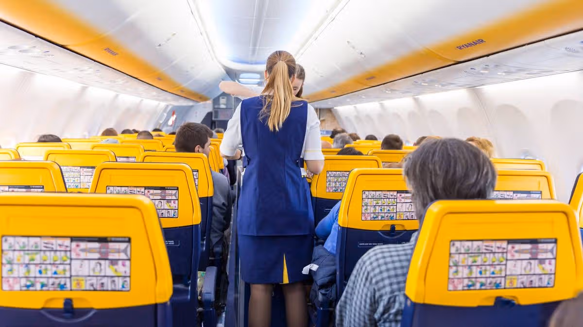 6ft9in Ryanair traveller assigned middle seat but question at gate bags him better spot