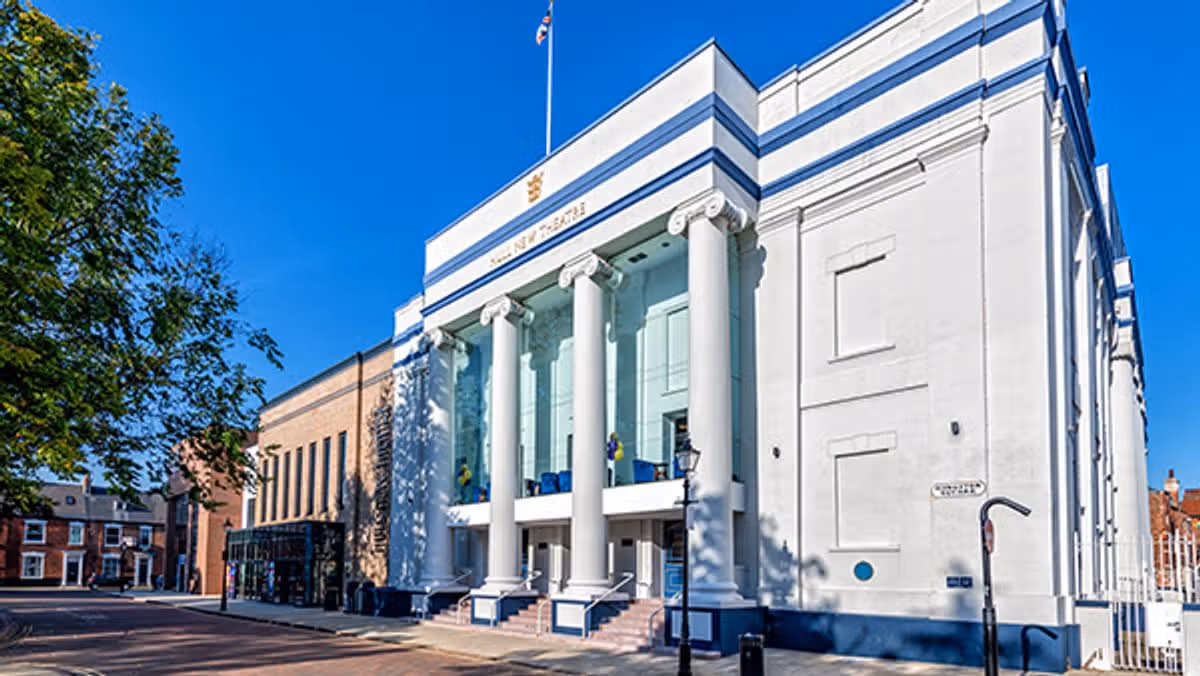 Hull theatre couple reject £50 credit after being let into wrong show