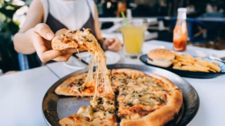 Brit in Tenerife orders pizza and drinks and leaves others baffled by price