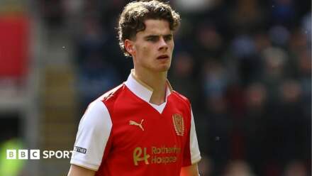 Harry Gray: Sheffield Wednesday sign Leeds United striker on loan