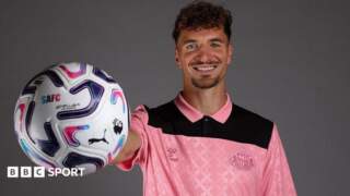 Thomas Meunier: Sunderland sign experienced Belgian defender on two-year deal