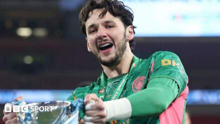 Leeds United: Leeds in talks to sign goalkeeper James Trafford from Manchester City
