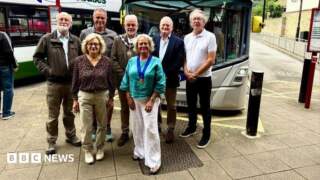 Calls to improve bus service linking towns to Leeds city centre