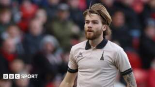Henry Cartwright: Bradford City sign Leicester City midfielder