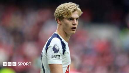 Lucas Bergvall: Nottingham Forest to make £45m offer for Tottenham midfielder