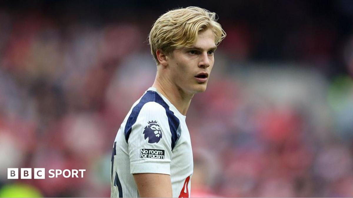 Lucas Bergvall: Nottingham Forest to make £45m offer for Tottenham midfielder