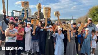 ‘Stop the stink’, say campaigners at Bradford factory protest