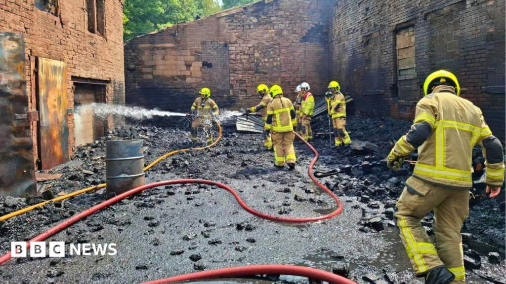 Fire crews tackle blaze at industrial unit in Shipley