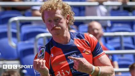 Super League: Wakefield Trinity 48-6 Castleford Tigers – nine-try Trinity boost top-four hopes