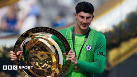 Could ball-playing Mike Penders become Chelsea’s no1 goalkeeper