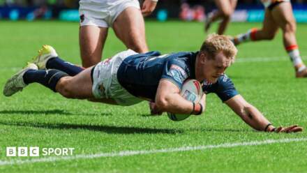 Super League: Leeds Rhinos 42-12 Bradford Bulls: Leeds open gap at top of the table