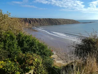 Firefighters tackle blaze started deliberately on Filey cliffs | YorkMix