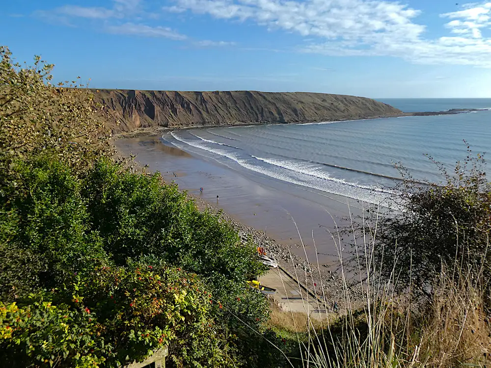 Firefighters tackle blaze started deliberately on Filey cliffs | YorkMix
