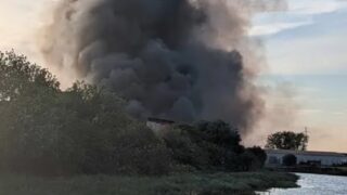 Firefighters tackling large blaze in Hull