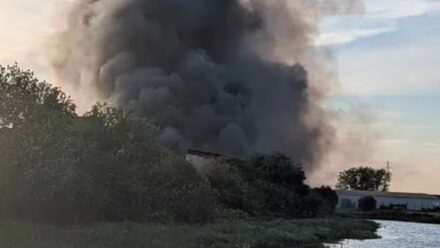 Firefighters tackling large blaze in Hull