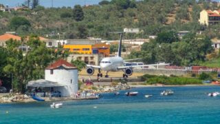 Brits warned as popular Greek holiday photo spot leaves two tourists injured