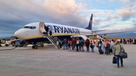 All Ryanair travellers urged to stop placing certain toiletry in hand luggage