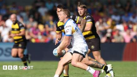 York 16-66 Leeds: Twelve-try Rhinos crush Knights to top Super League