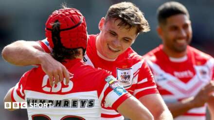 Super League: St Helens 36-12 Castleford Tigers: Jackson Hastings sent off as Saints beat Cas
