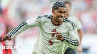 Marcus Rashford reacts to Jamie Carragher shutting down Gary Neville on podcast