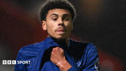 Reece Welch: Bradford City sign former Everton defender