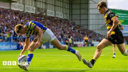 Super League: Warrington Wolves 30-10 York Knights: Teenager Irwin shines for Wire
