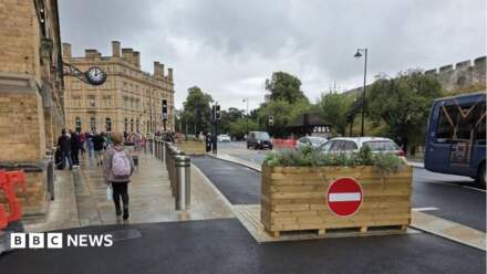 Delays to York railway station cycle scheme criticised