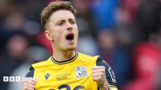 Harry Boyes: Southend defender joins EFL newcomers York City