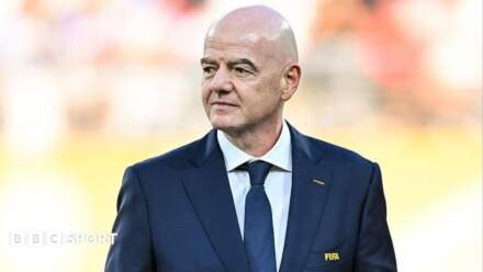 Gianni Infantino latest: Fifa chief calls executive meeting as criticism mounts